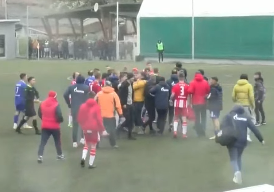 OMLADINSKA LIGA SRBIJE: Opšta tuča na kraju derbija između Zvezde i Brodarca! (VIDEO)